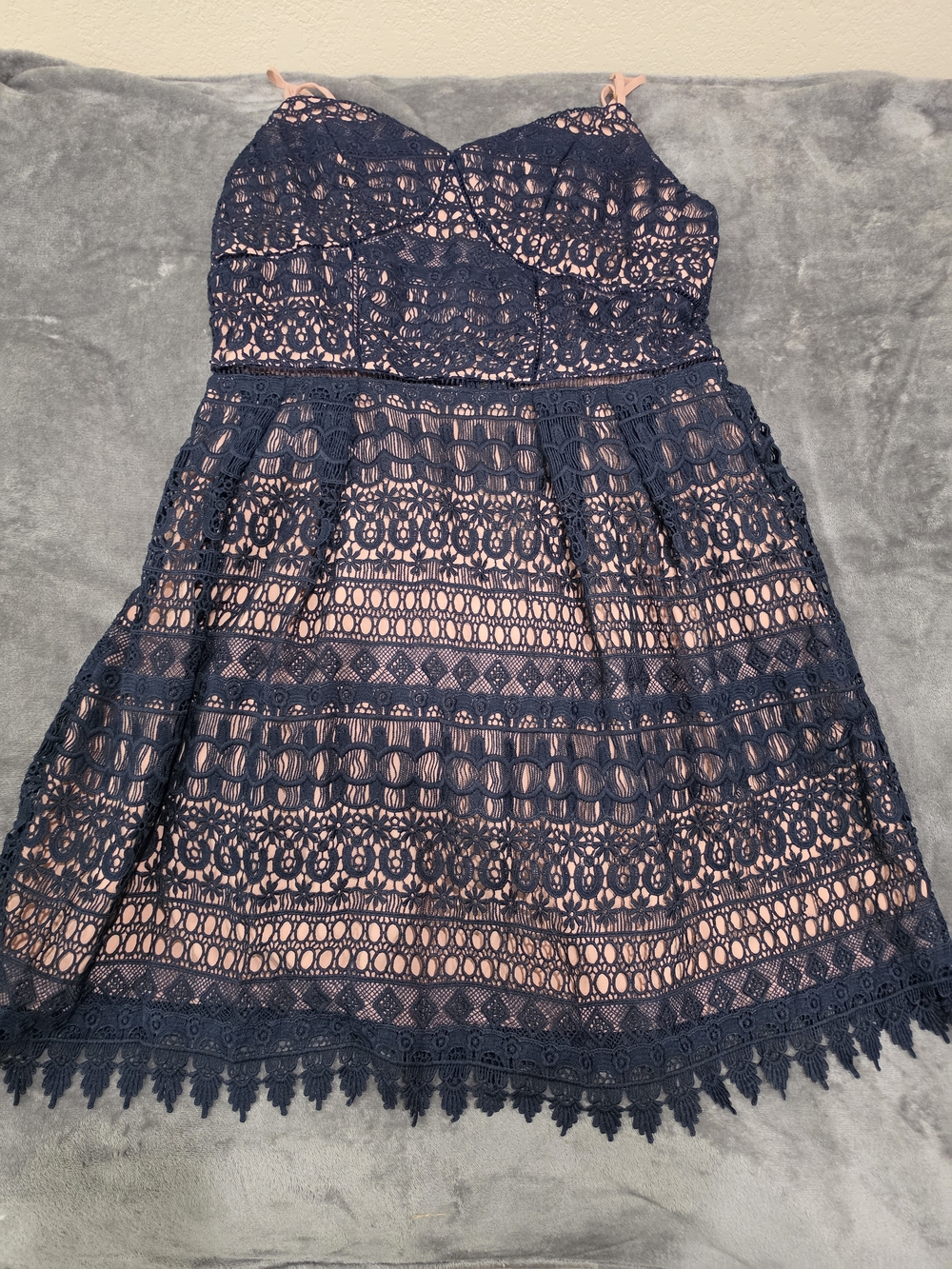 Gianni Bini Navy Lace Mini Dress with Blush Lining XL